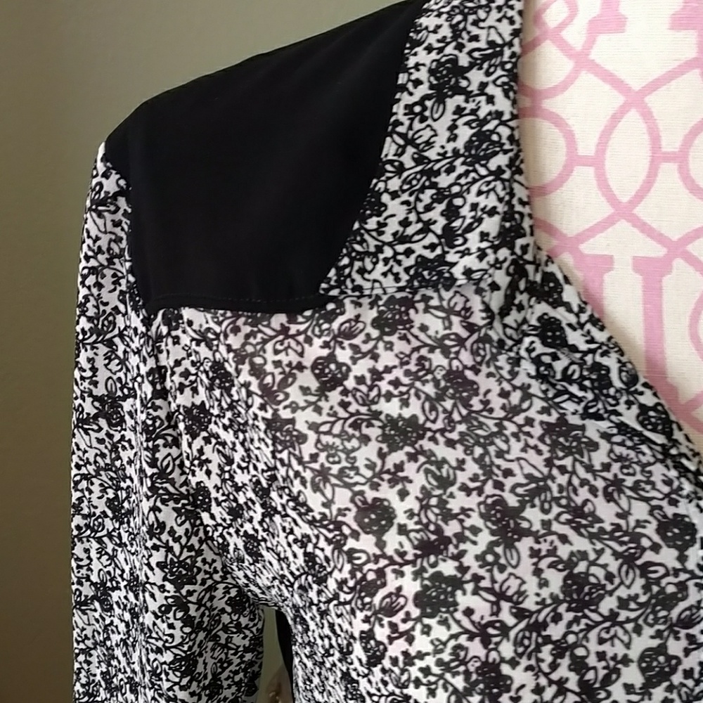 Classic blouse - Picture 2 of 5